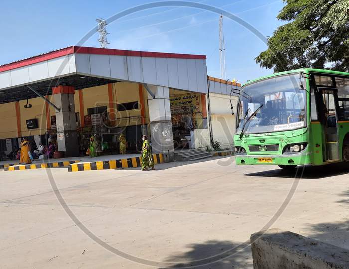 Closeup of Maddur Bus Stand and Mandya to Maddur Local Green Buses