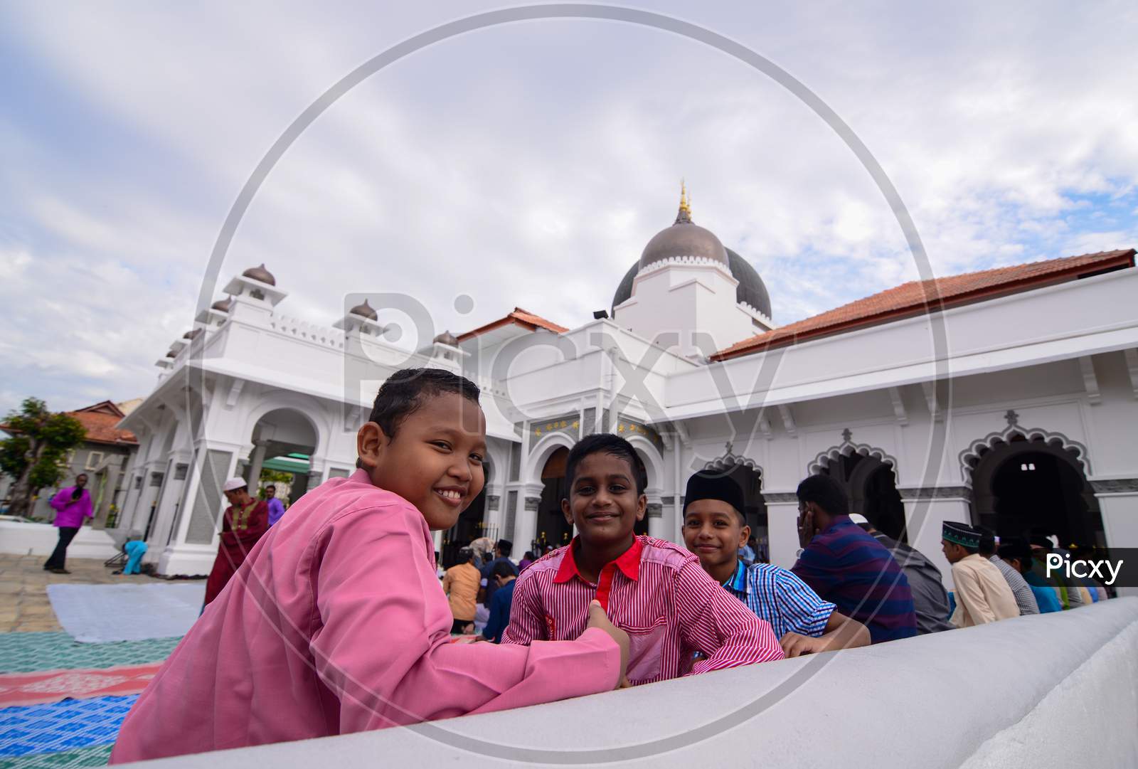 Muslim Kids Wait At Masjid Kapitan Keling On Friday