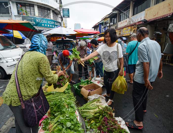 Consumerism At The Wet Market At Jalan Kuala Kangsar