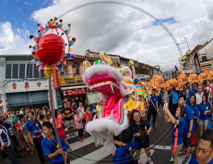 The Longest Dragon Dance At Malaysia Perform At The Street