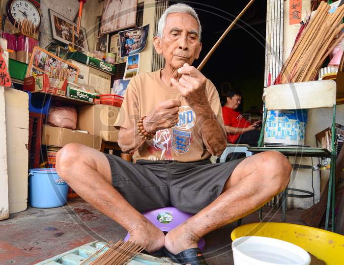 Penang Last Lacing Joss Stick Makers Work At His House