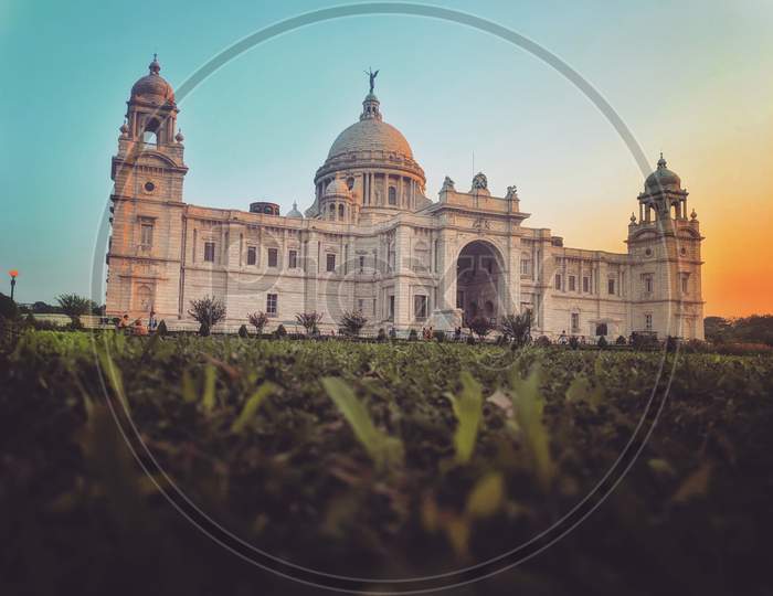 Victoria Memorial Kolkata building during sunset.