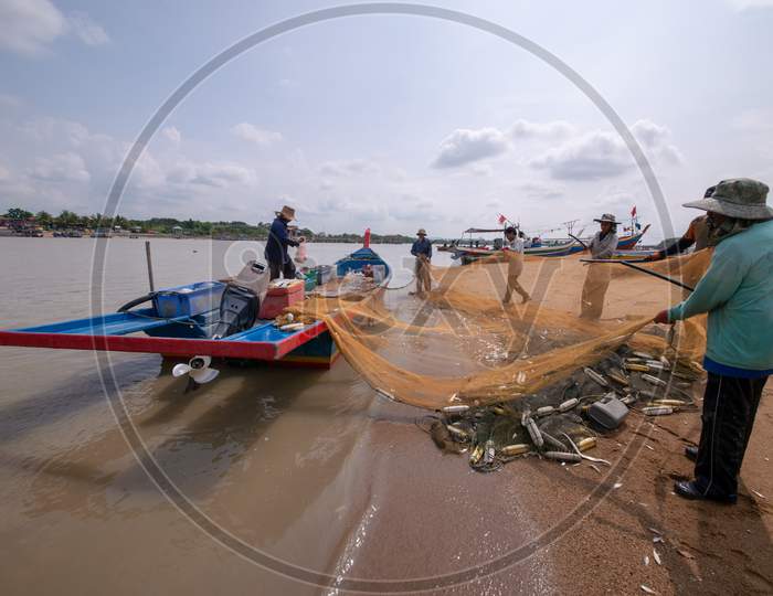 Fisherman Clear Fishing Net