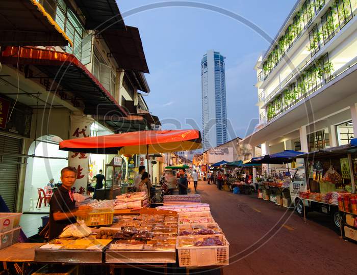 Hawkers Start Business In Early Morning At Jalan Kuala Kangsar