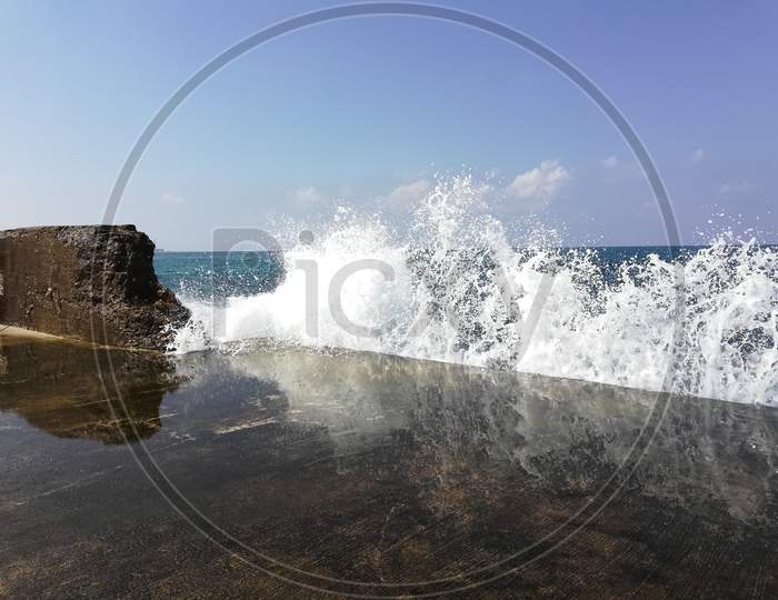 A Mesmering Wave at the coast of the Mediterranean Sea