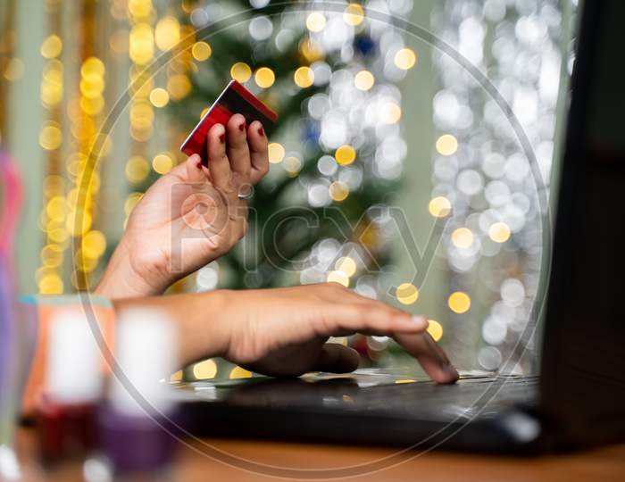 Concept Showing Of Girl Purchasing Cosmetic Products Online By Holding Card In Hand And Busy On Laptop - Concept Of Holiday Online Shopping And E-Commerce.