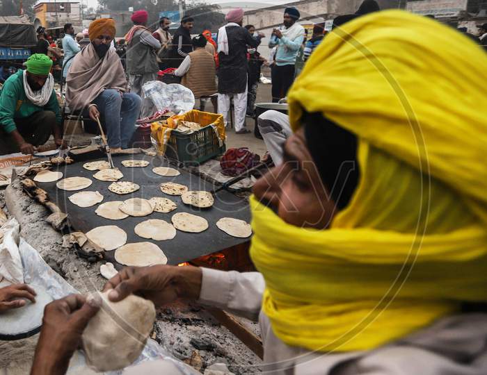 Protesting farmers prepare roti bread along a blocked highway during a demonstration against the central government's recent agricultural reforms at the Delhi-Haryana state border in Singhu, India on December 11, 2020.