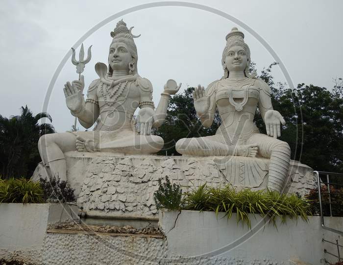 Kailasgiri Shiv Parvathi Statue