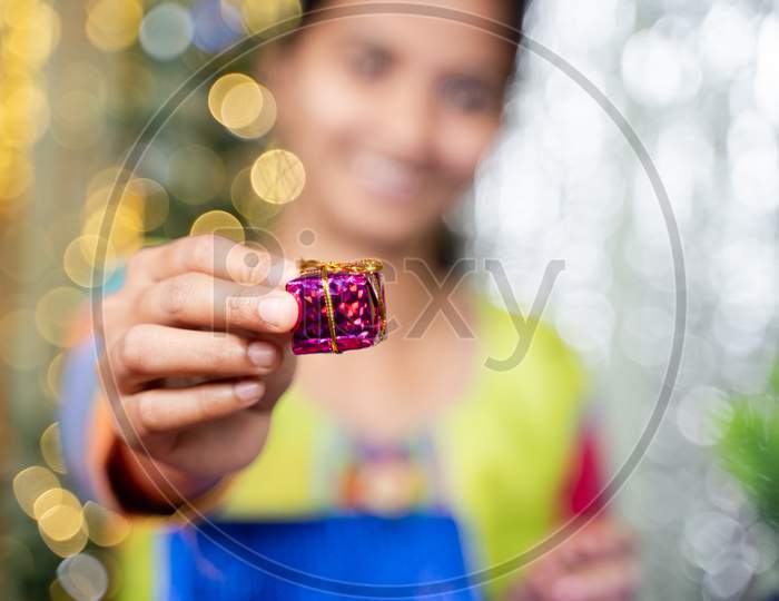 Close Up Shot Girl Showing Gift To Camera With Copy Space - Concept Of Christmas Or 2021 New Year Prestent