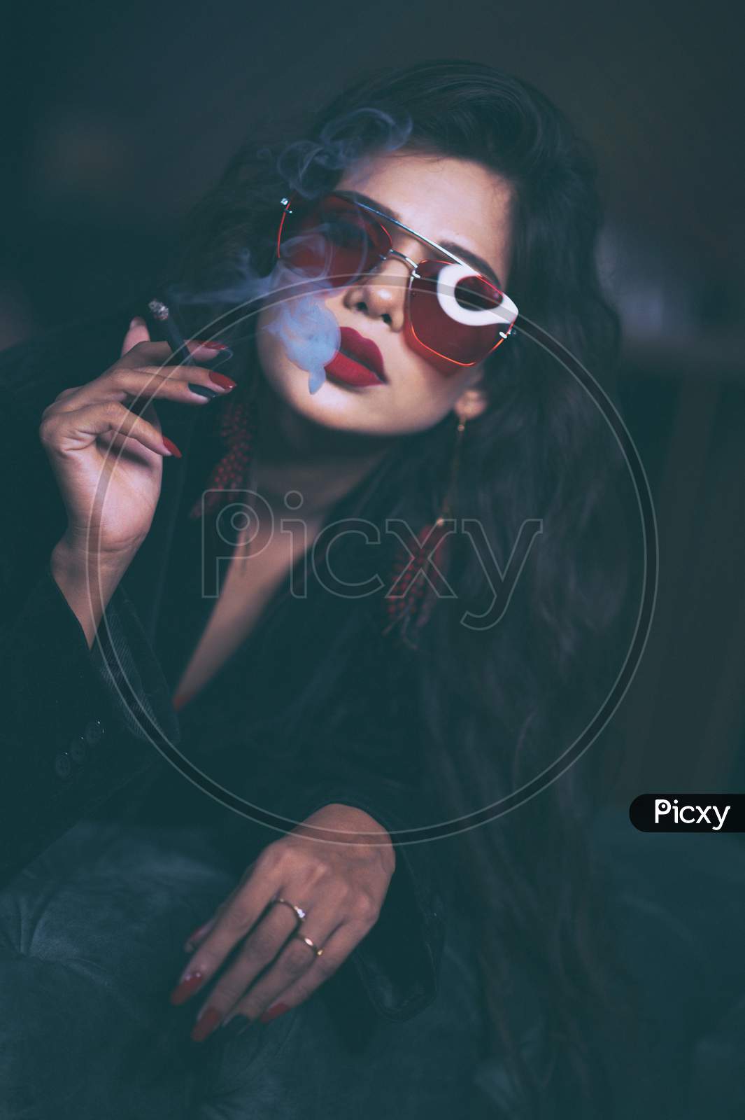 Image of Girl in bar-AW243511-Picxy