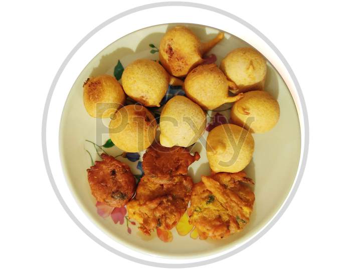 Indian Favourite Street Fried Food Pakora Also Know As Pakoda, Bhajiya, Bhajia, Methi Gota, Kanda Bhaji, Pyaz Pakoda, Fried Chillies, Onion Wada, Potato Vada, Aloo Bhajji Or Fritter