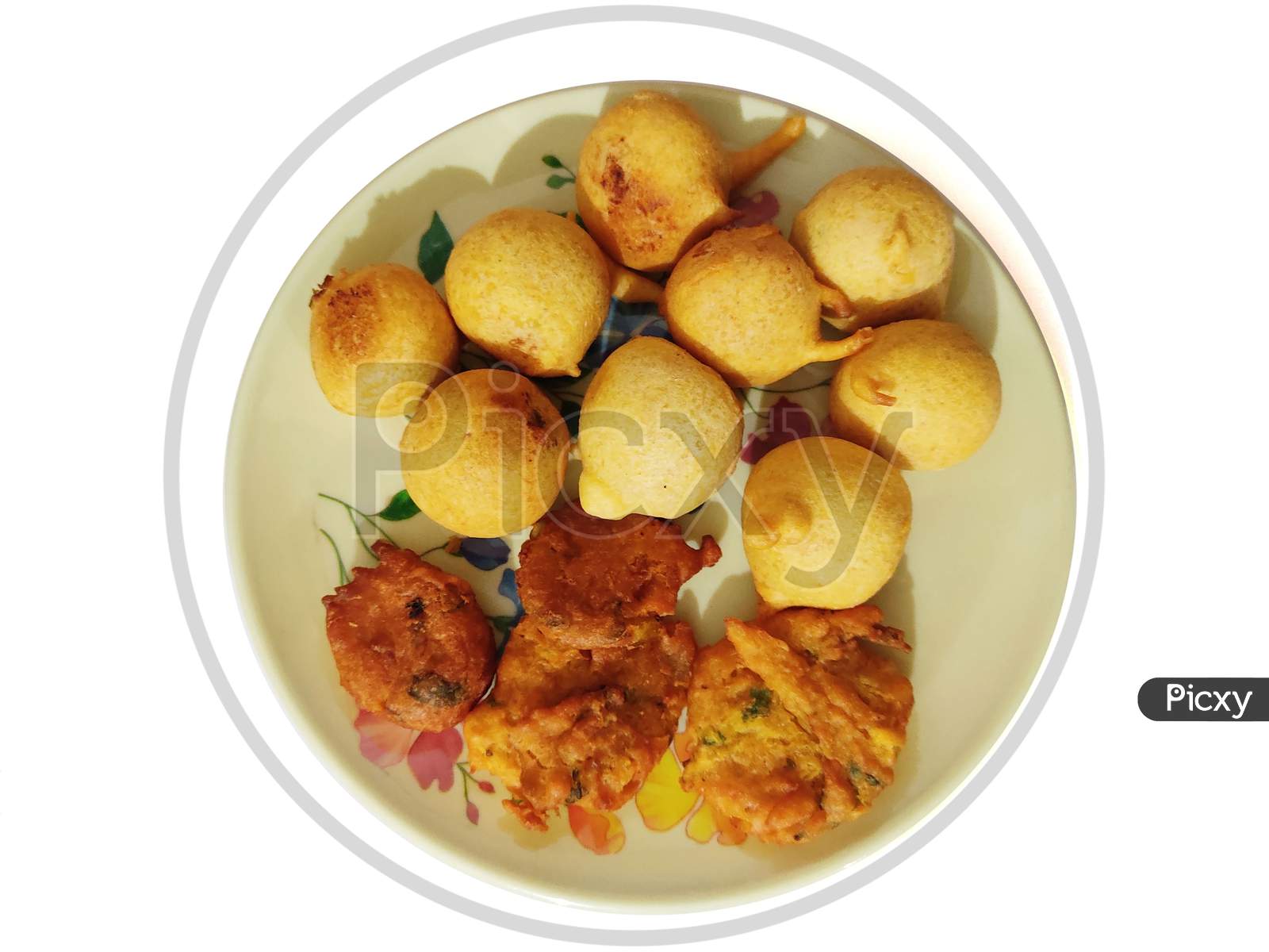 Indian Favourite Street Fried Food Pakora Also Know As Pakoda, Bhajiya, Bhajia, Methi Gota, Kanda Bhaji, Pyaz Pakoda, Fried Chillies, Onion Wada, Potato Vada, Aloo Bhajji Or Fritter