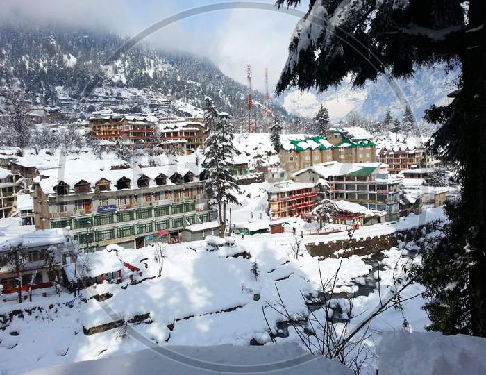 snow covered manali