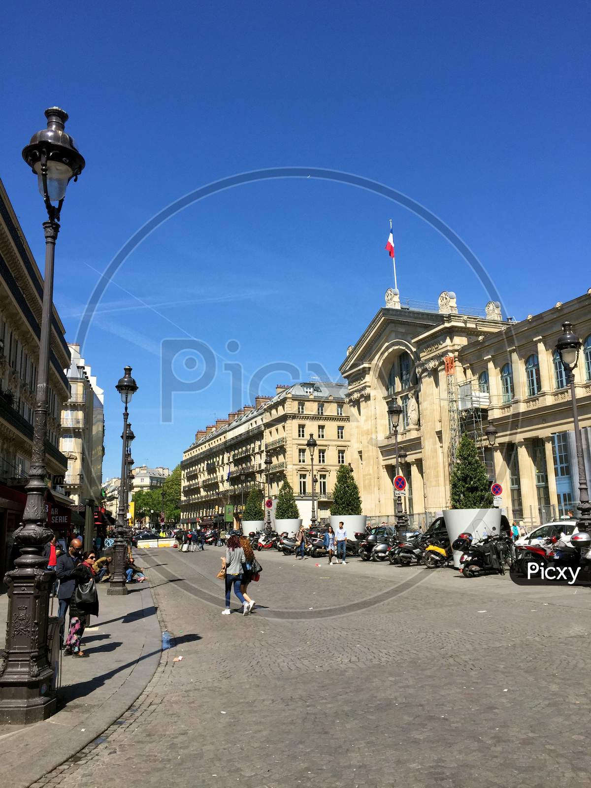 image-of-paris-in-france-5-5-2016-up298942-picxy