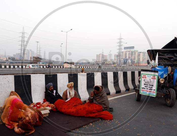 Farmers Sits On A Blocked National Highway At Gazipur Border Near New Delhi, On December 17, 2020, During An Ongoing Sit-In Protest Demanding The Rollback Of 3 Government Agricultural Reforms Bill. More Than 20 Protesters Have Died Since The Agitation Began In November-End, Farmer Groups Claim.