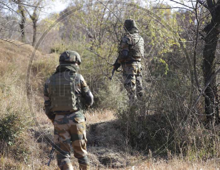 Indian Army soldier Patrol at (LOC) Line of Control in Poonch,18,Dec,2020.