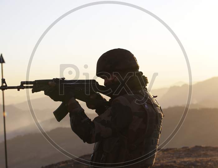 Indian Army soldier Patrol at (LOC) Line of Control in Poonch,18,Dec,2020.