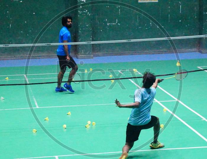 Image of badminton net placing practice