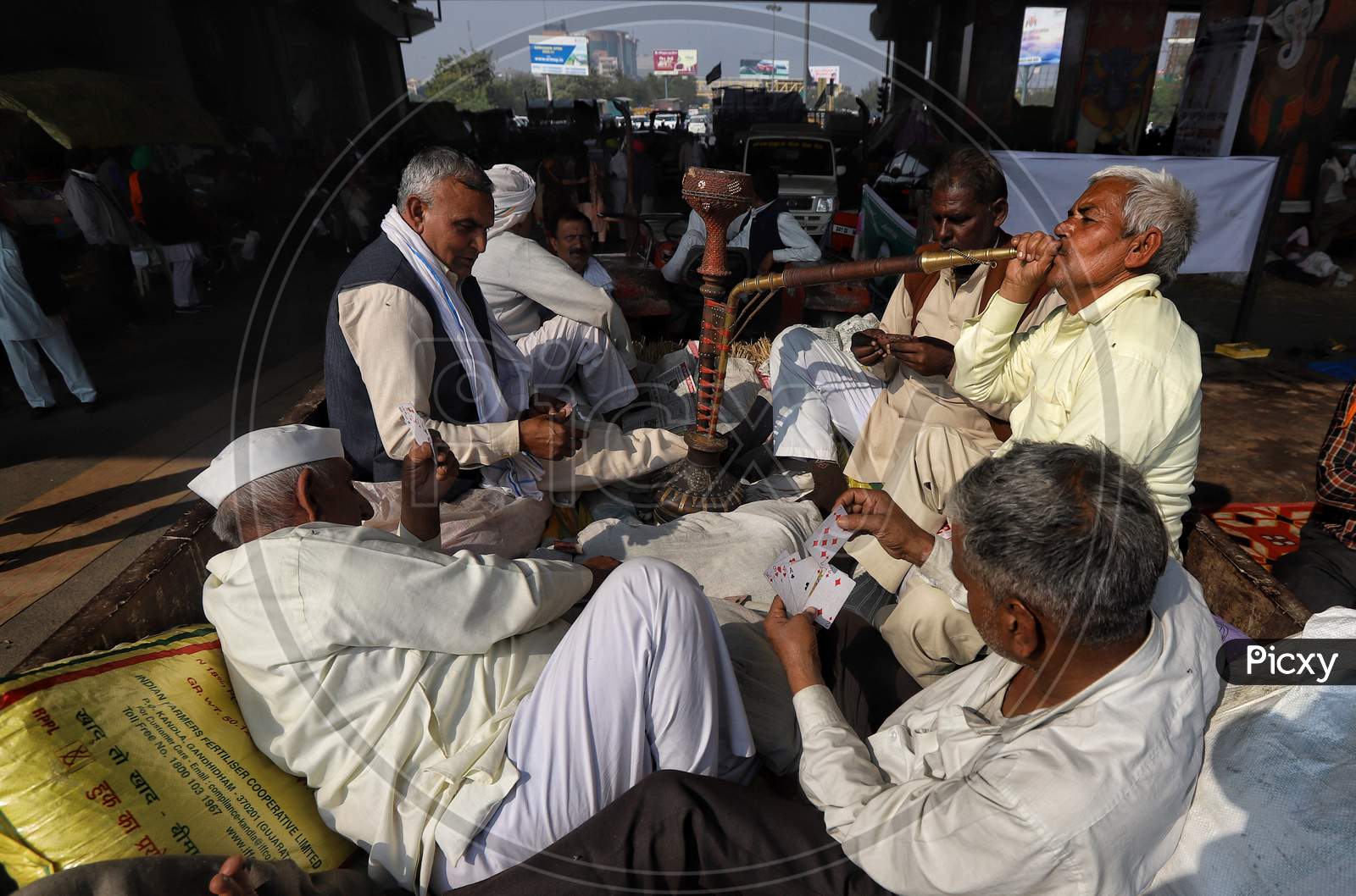 The farmers from western Uttar Pradesh protest at the Delhi-Ghaziabad UP gate border. Farmers want to reach the national capital to join the bigger agitation launched by farmers of Punjab and Haryana against the Centre's agriculture reform laws on Dec 2, 2020.