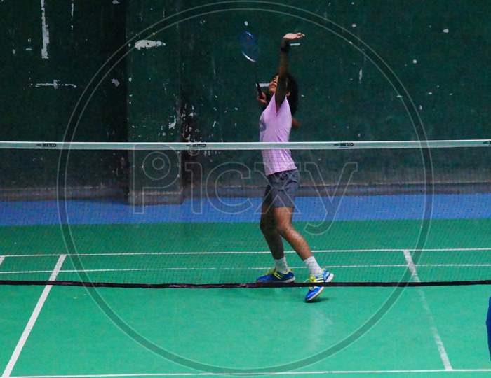 Image of Badminton Stance made before sitting Badminton Strike - Toss while doing practice