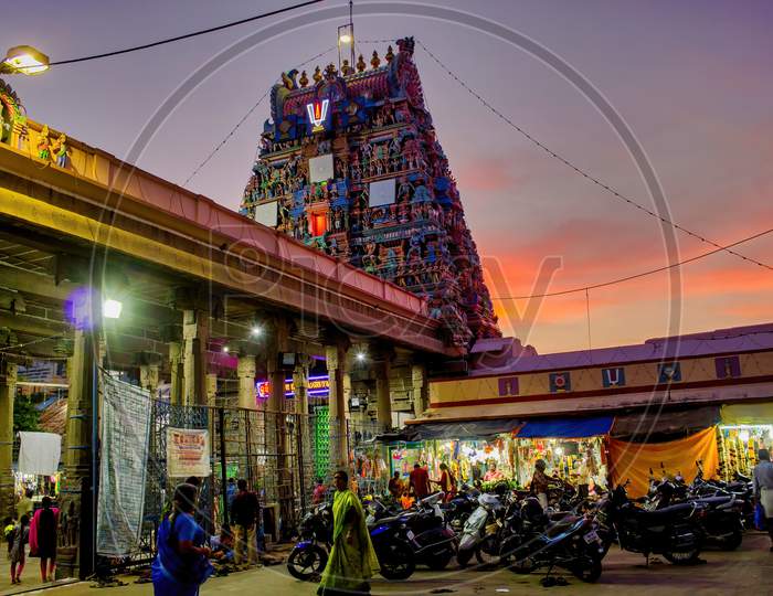 Chennai, South India - October 27, 2018: A Hindu Temple Dedicated To Lord Venkat Krishna, The Parthasarathy Temple Located At Triplicane During Night With Devotee Worship In The Building