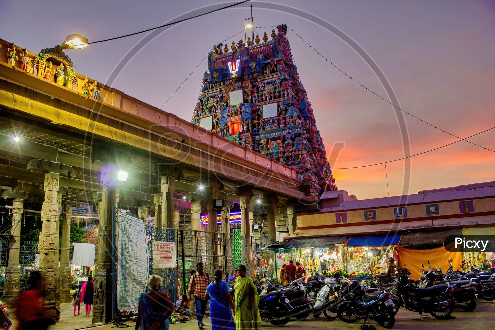Chennai, South India - October 27, 2018: A Hindu Temple Dedicated To Lord Venkat Krishna, The Parthasarathy Temple Located At Triplicane During Night With Devotee Worship In The Building