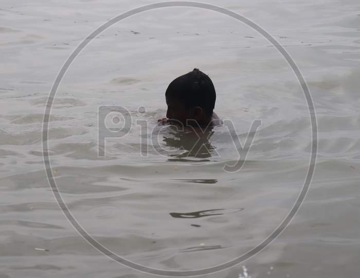 kids playing in Ganga river