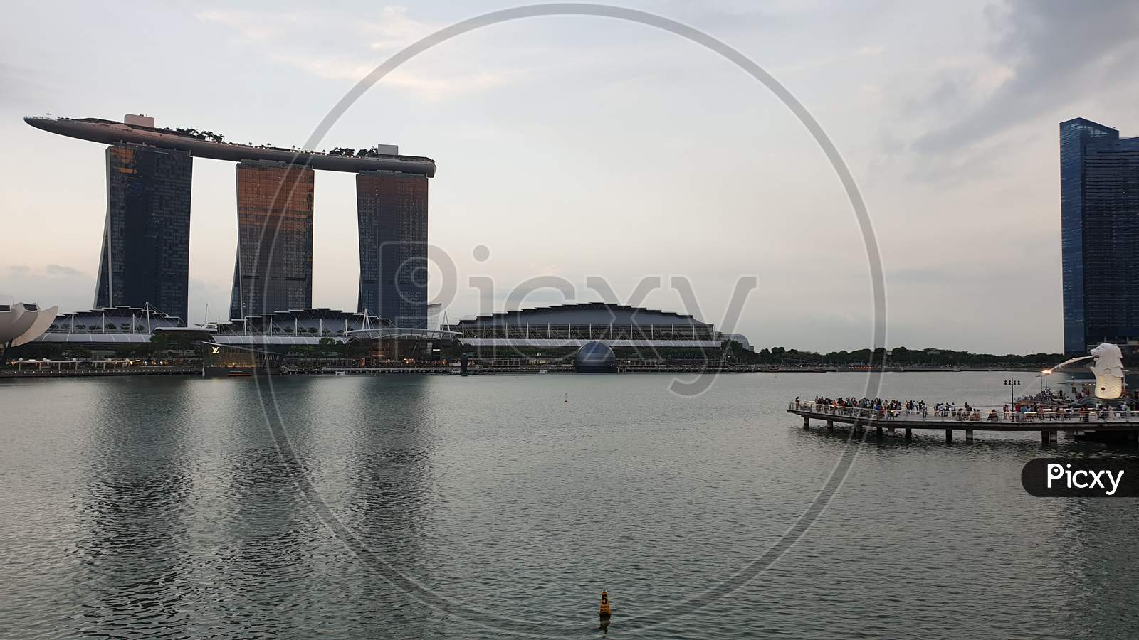 The Marina Bay With Sea Lion Statue