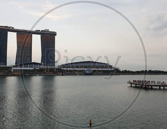 The Marina Bay With Sea Lion Statue