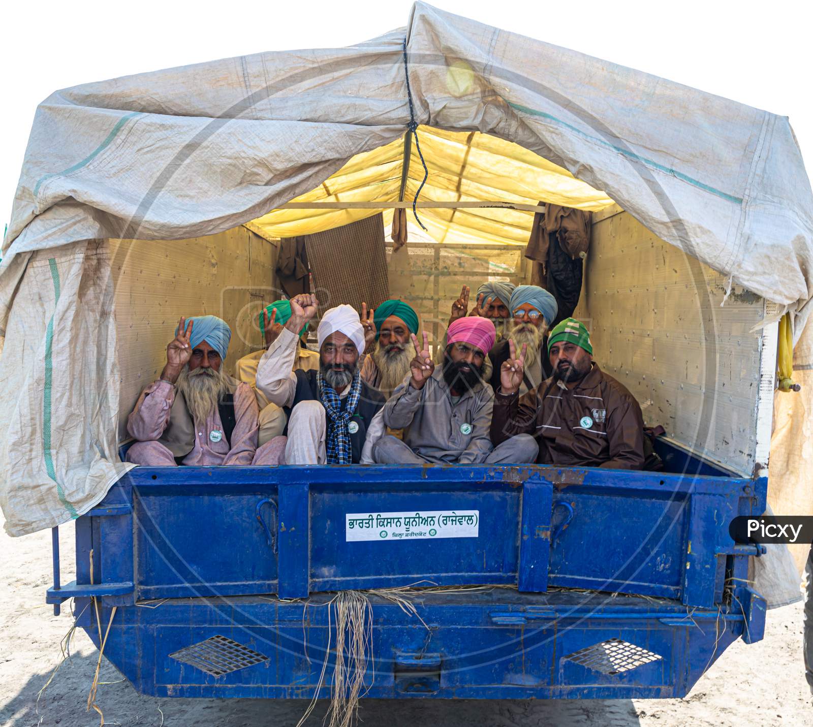 image-of-farmers-are-protesting-against-new-farm-law-in-delhi-border