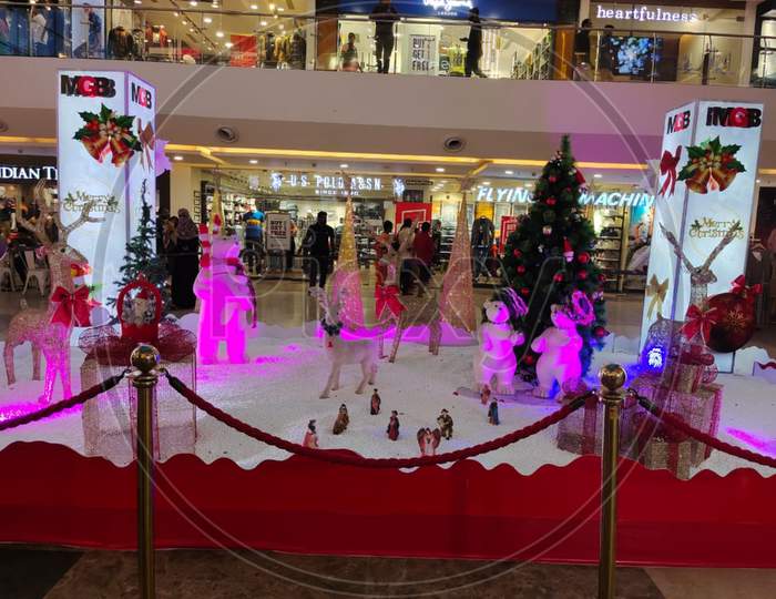 MGB Felicity Mall celebrate happy Christmas