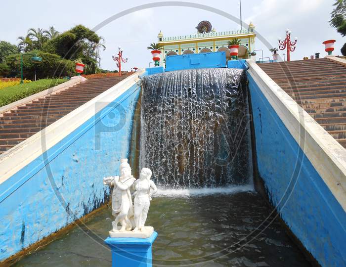 Fountain and statue