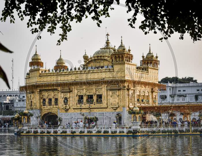 Golden Temple, The temple made of gold