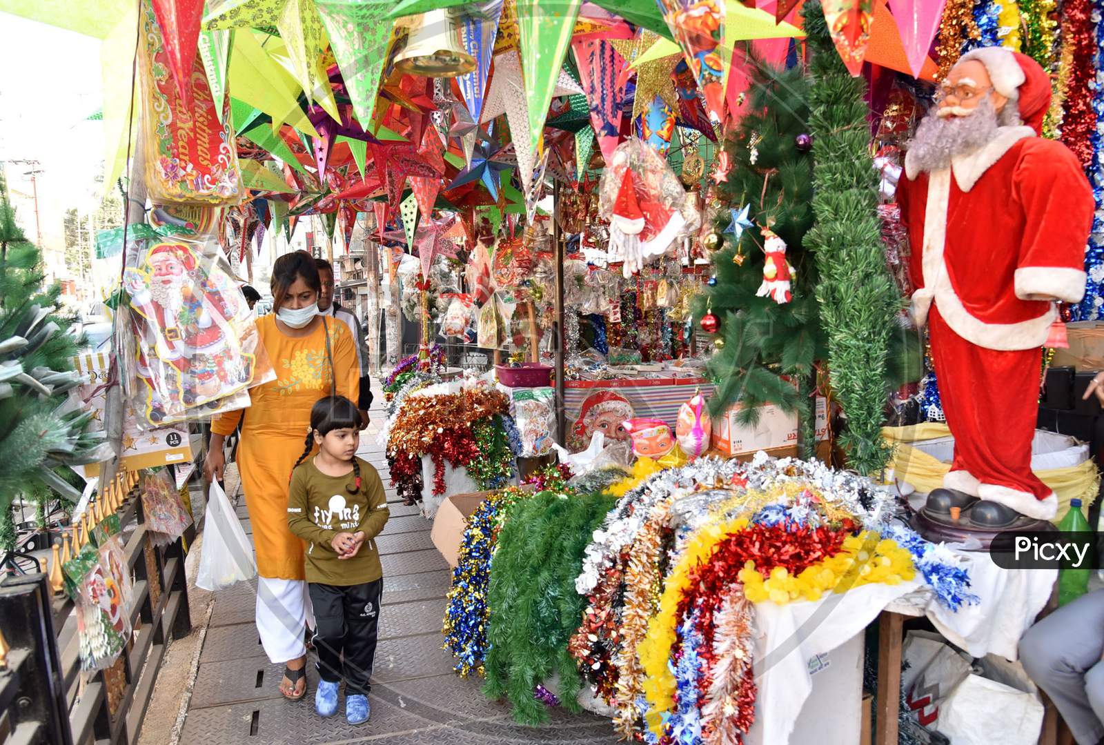 - People walk past a shop selling decorative items ahead of Christmas, in Guwahati ,India on Dec 21,2020