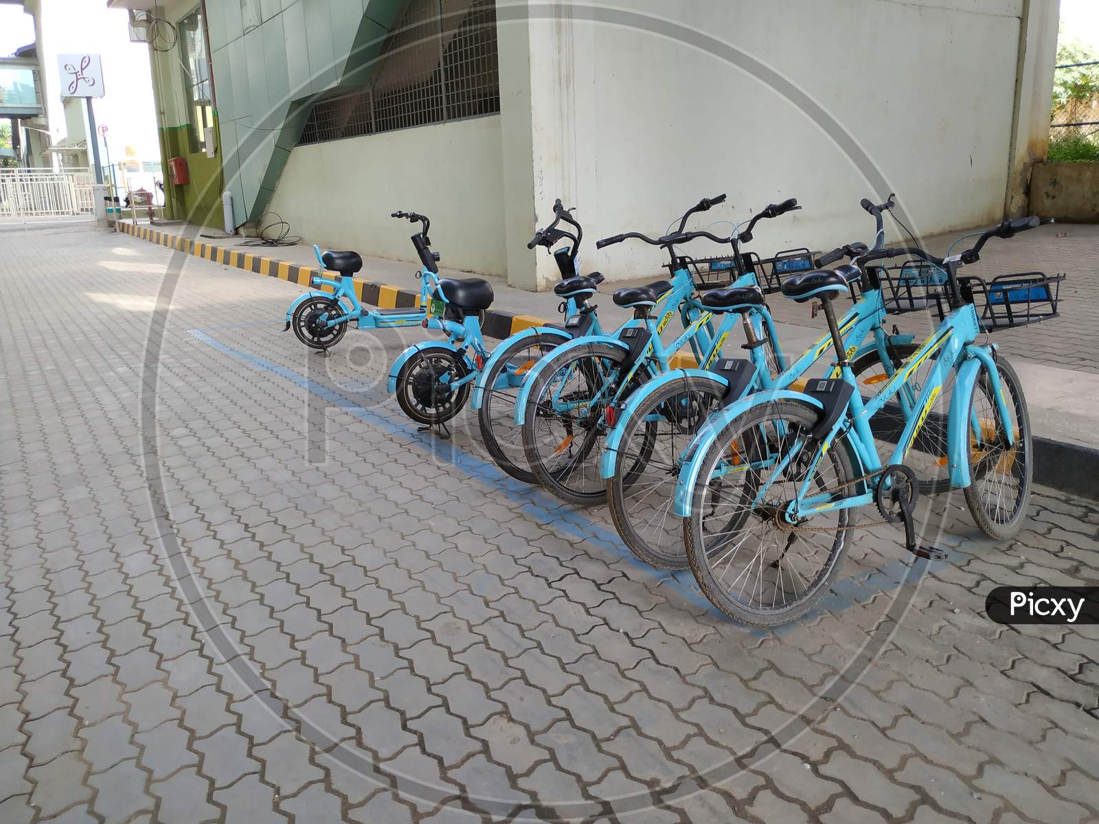 Group of Yulu Miracle Cycle and Electric Bike For Rental Fare Parking Near the Yelachenahalli Metro Station
