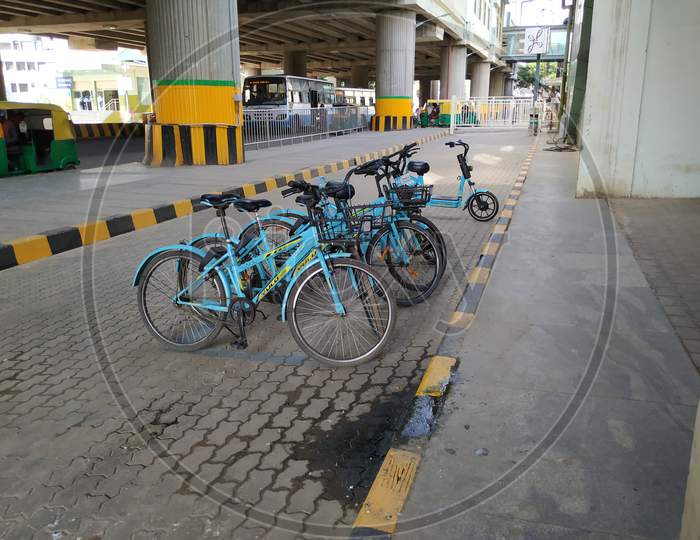 Group of Yulu Miracle Cycle and Electric Bike For Rental Fare Parking Near the Yelachenahalli Metro Station