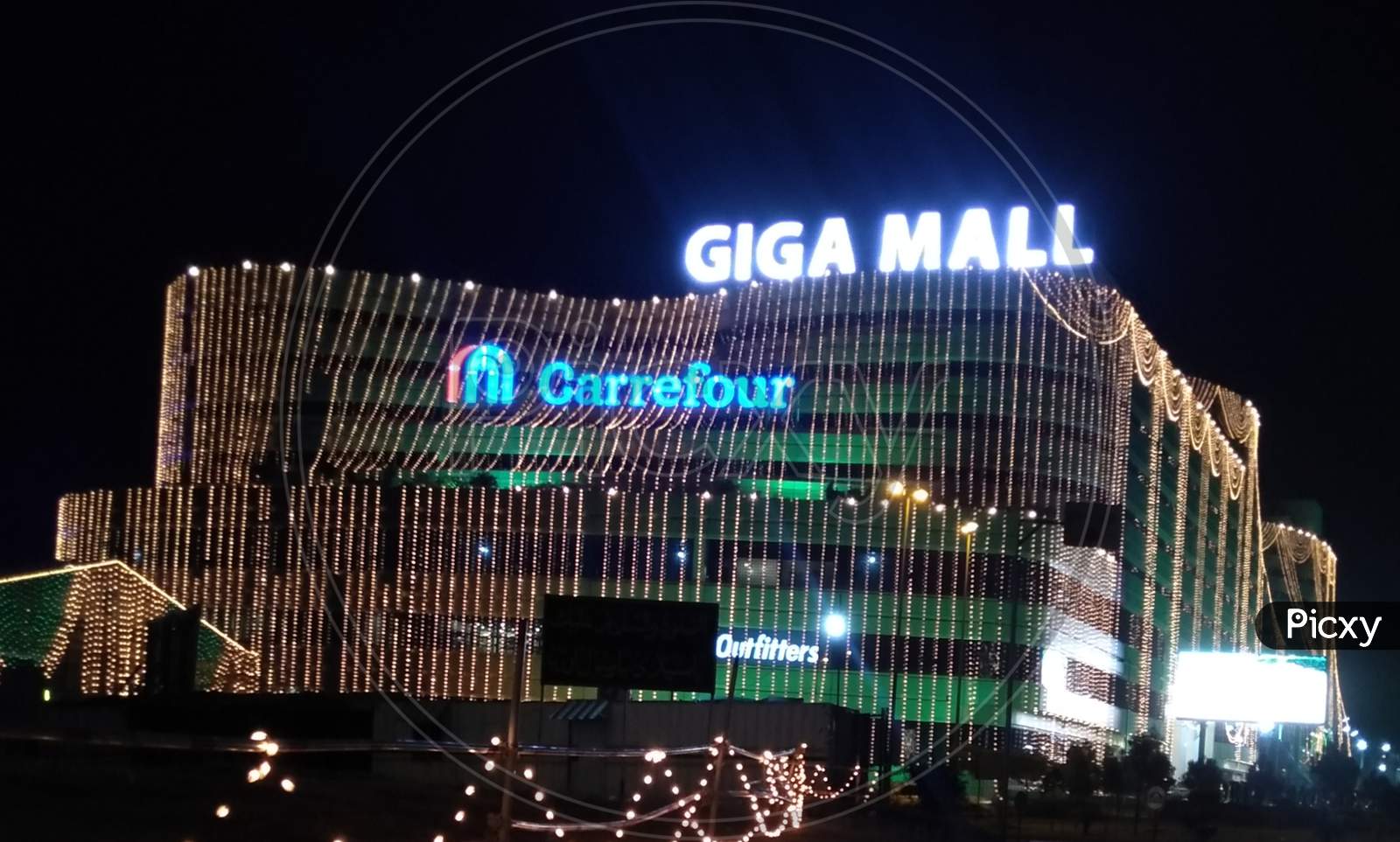 Giga Mall, The World Trade Center of Pakistan