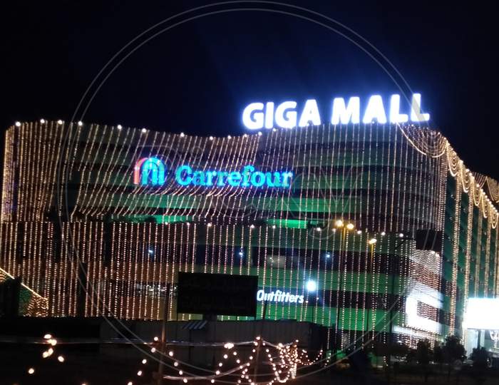 Giga Mall, The World Trade Center of Pakistan