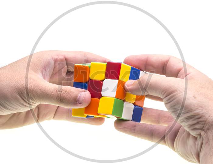 Resolving Rubik'S Cube