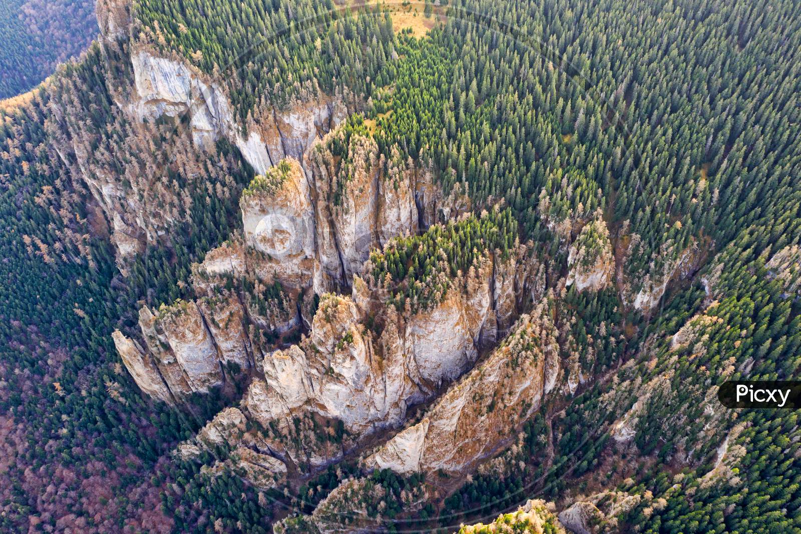 Huge Mountain Rocks, Up View