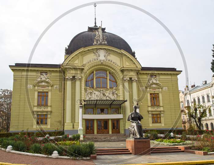 Ttheater In Chernivtsi