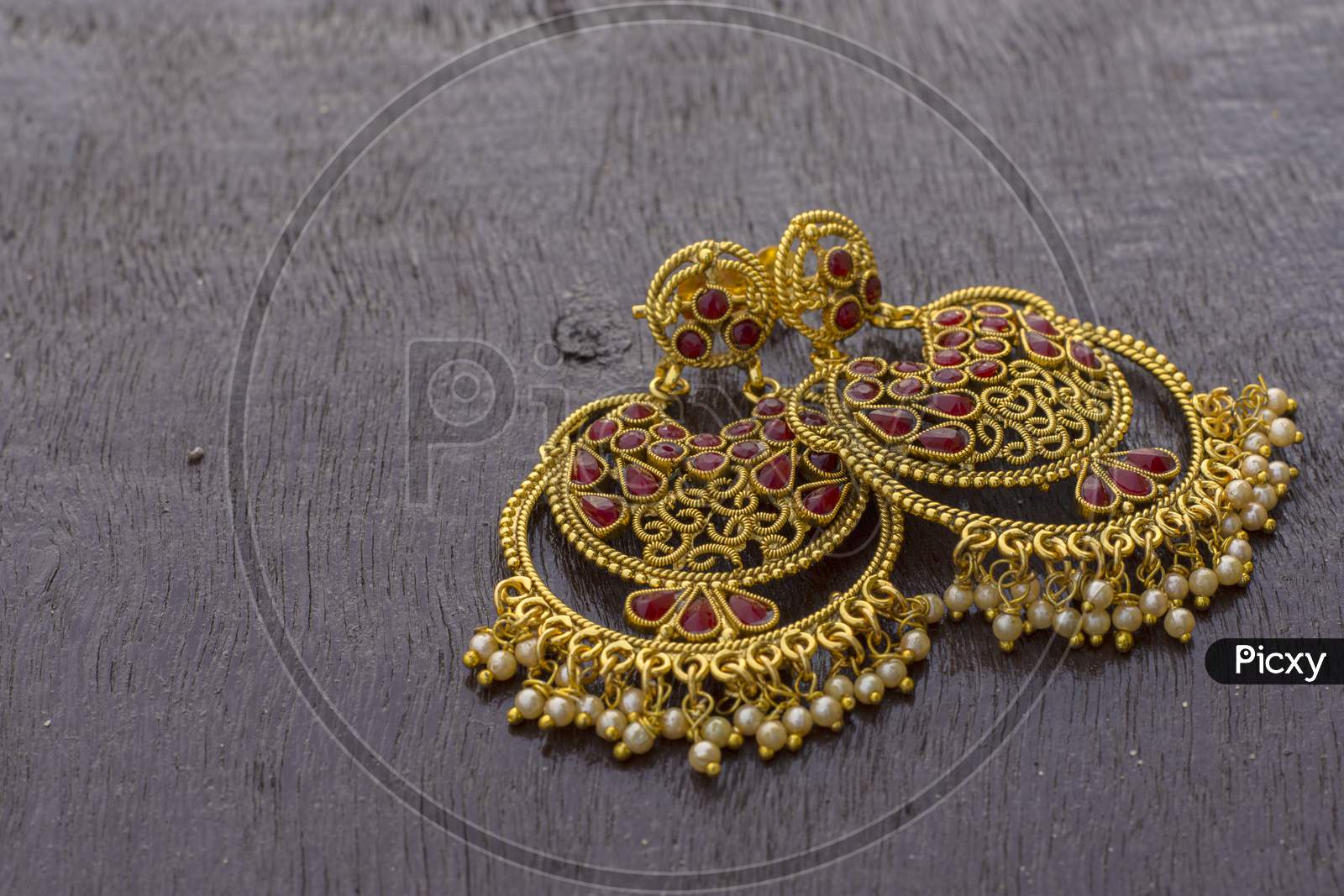 Golden Color Ear Ring With Beautiful Design