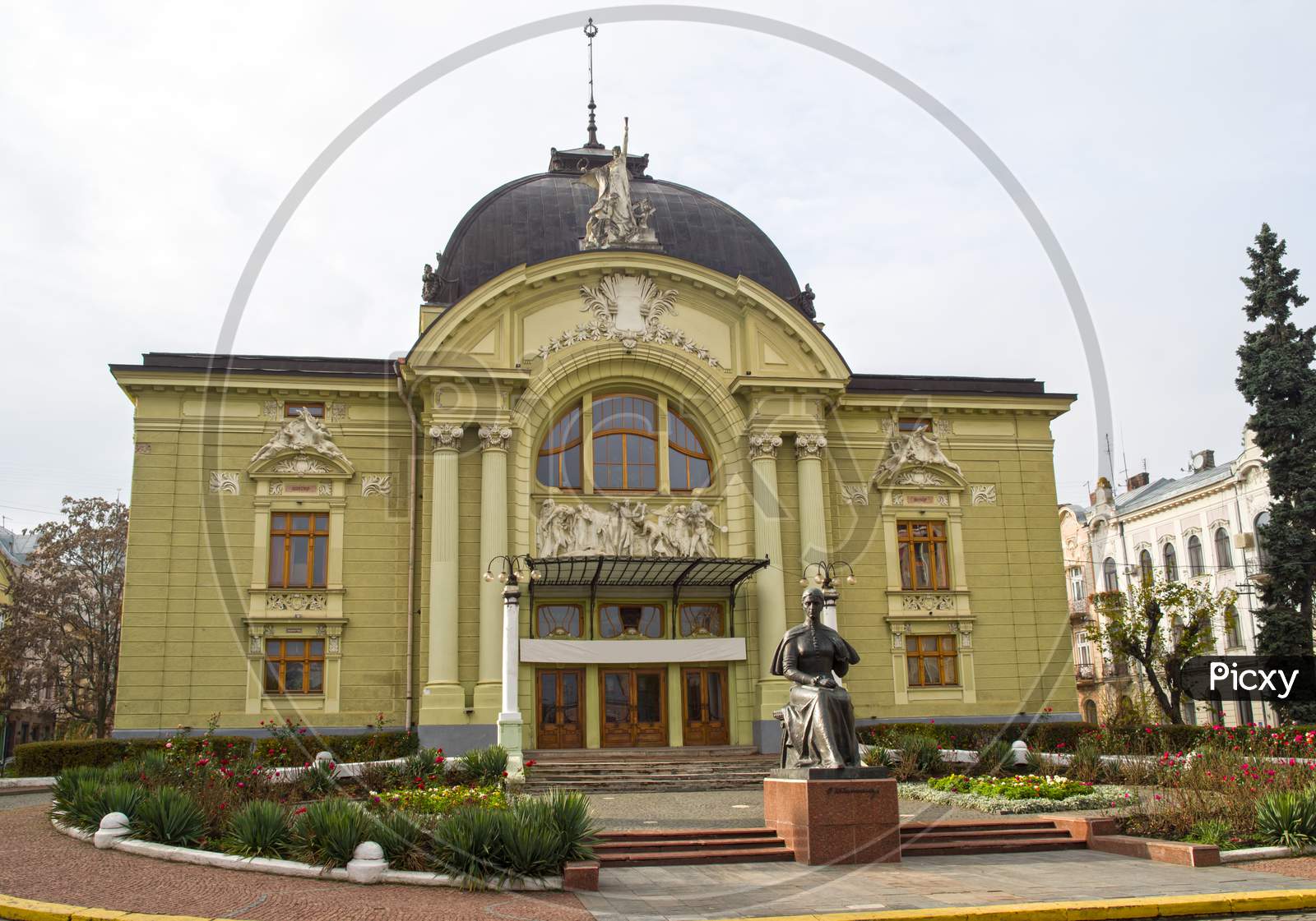 Ttheater In Chernivtsi
