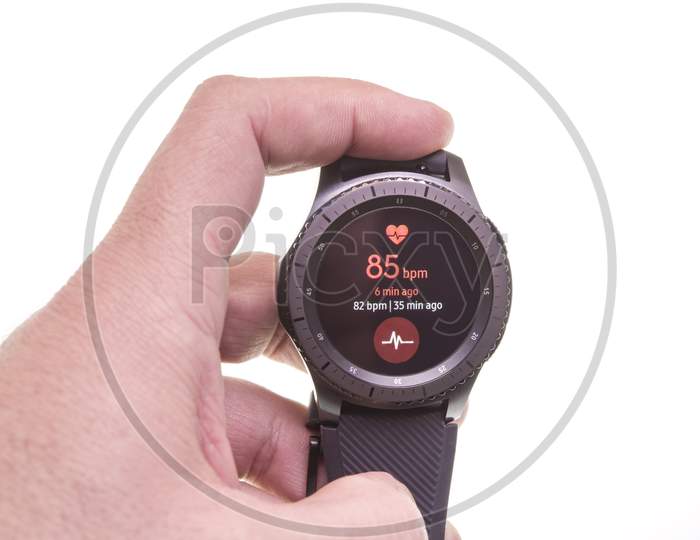 Smart Watch Measuring Heart Rate