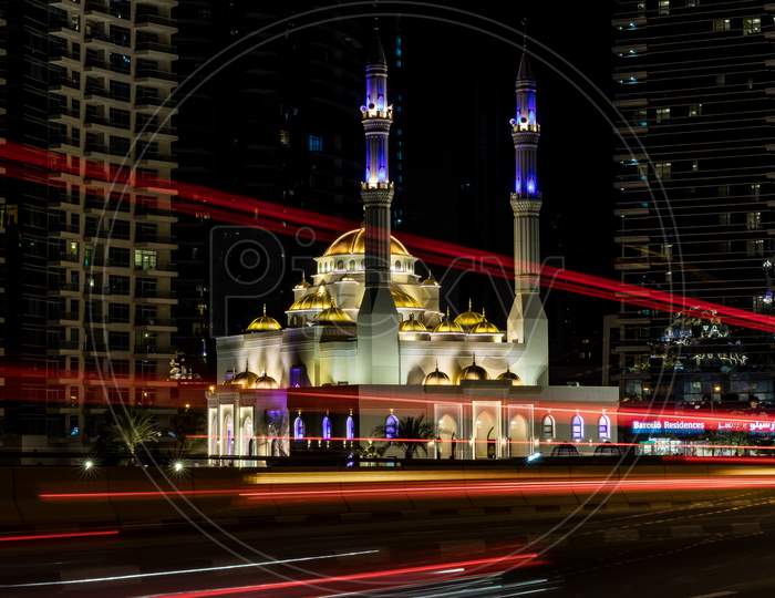 Sharjah New Mosque Largest Mosque In Dubai Traditional Islamic Architecture