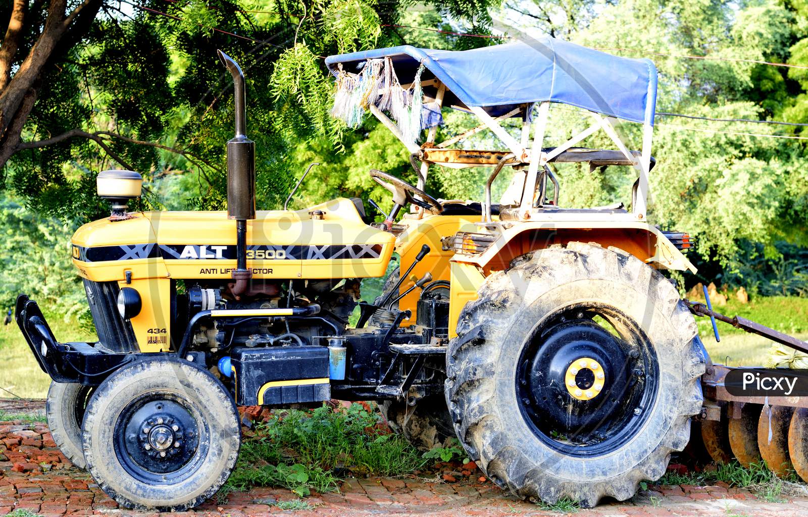 A Yellow Color Alt Anti Lift Tractor Manufactured By Escorts India