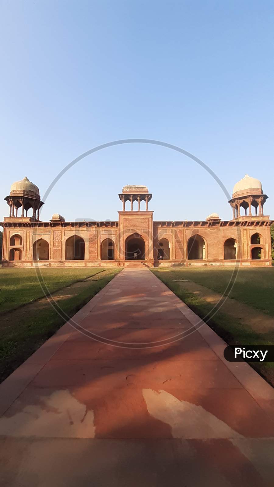 Image of Mariam uz zamani tomb-ZQ445160-Picxy