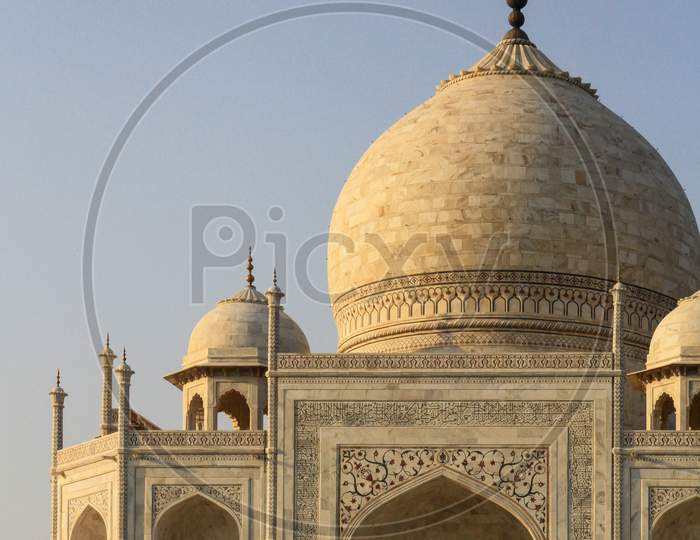 The Taj Mahal Is An Ivory-White Marble Mausoleum On The South Bank Of The Yamuna River In The Indian City Of Agra, Uttar Pradesh.