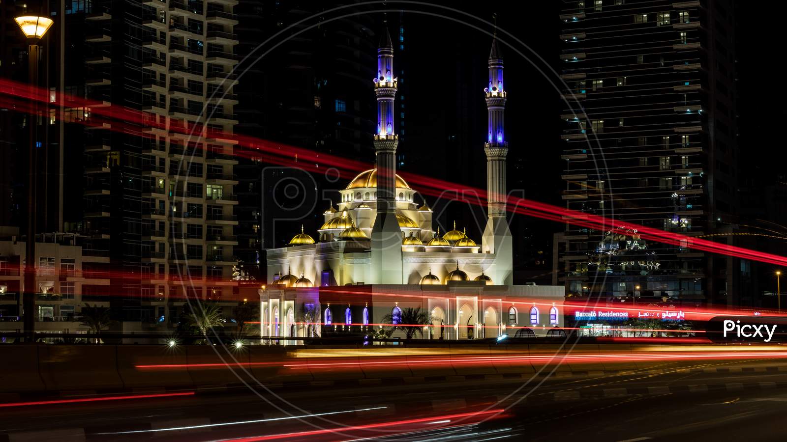 Sharjah New Mosque Largest Mosque In Dubai Traditional Islamic Architecture