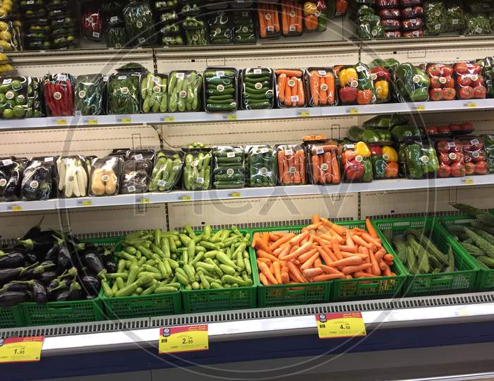 saudi  arab super market food local food vegetable vegan nutrition produce ingredient